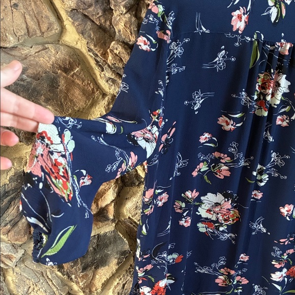 Faded Glory Navy Floral Blouse - Picture 7 of 9